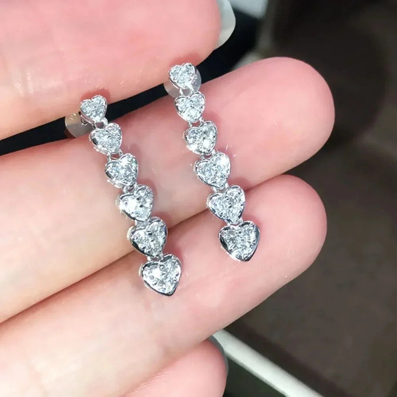 💥 A Row Multi Heart Sparkling Shiny CZ Stud Earrings for Women, MLNN1227 - Picture 1 of 3